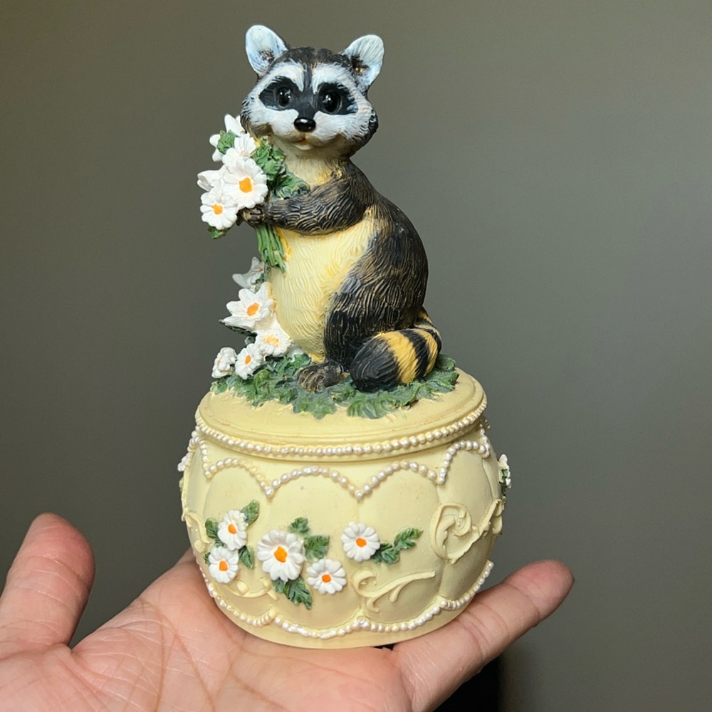 Melodies county fair collection - raccoon holding flowers